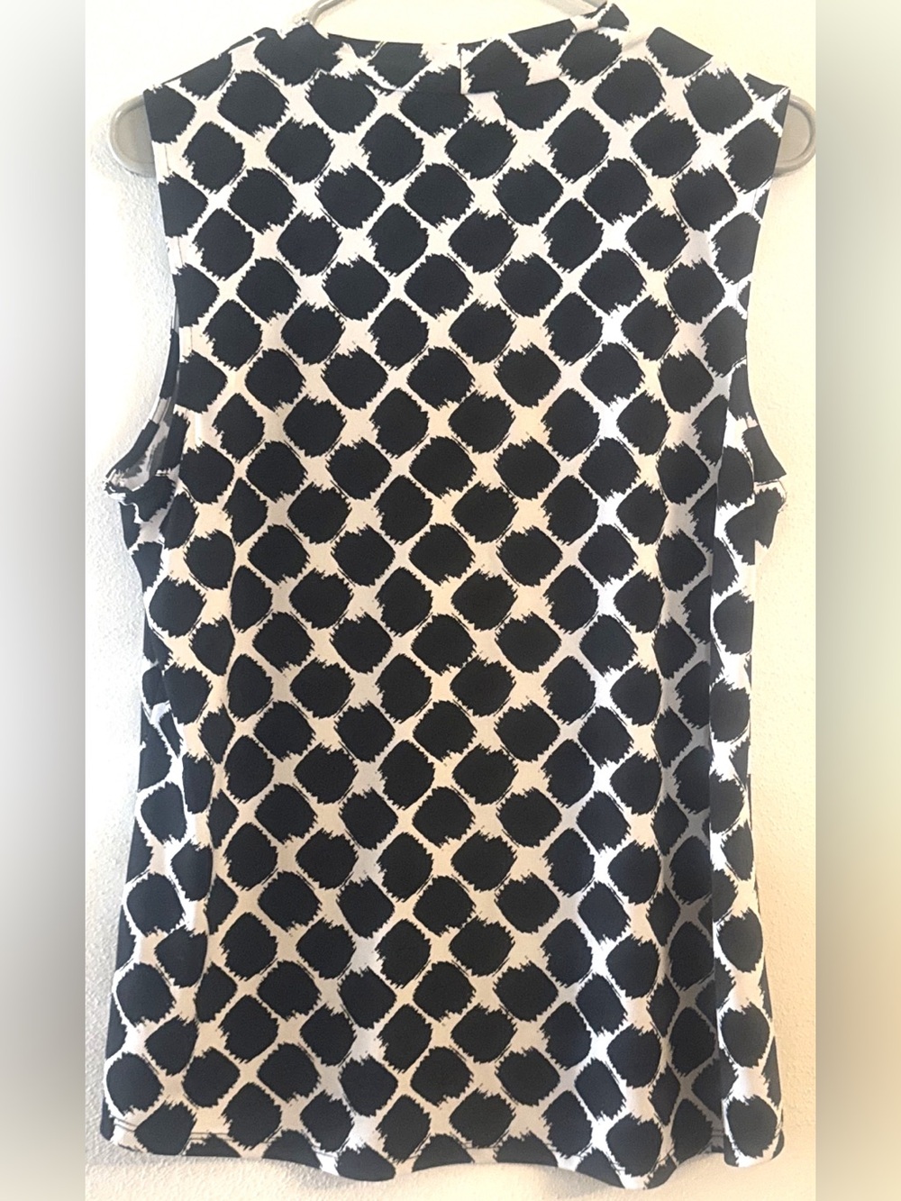 Liz Claiborne Women's Black White Geometric Print Sleeveless Career Blouse Large - Picture 3 of 6